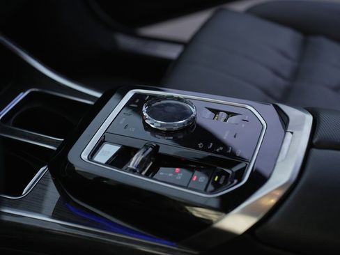 Used 2024 BMW 740i image 45