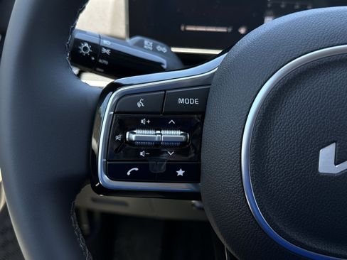 New 2026 Kia Carnival EX FWD image 30