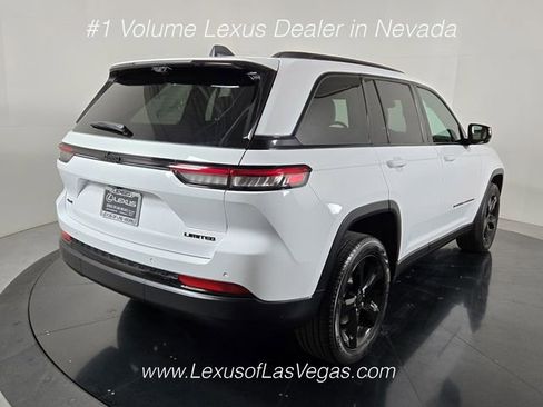 Used 2024 Jeep Grand Cherokee Limited w/ Luxury Tech Group II AWD/4WD image 6