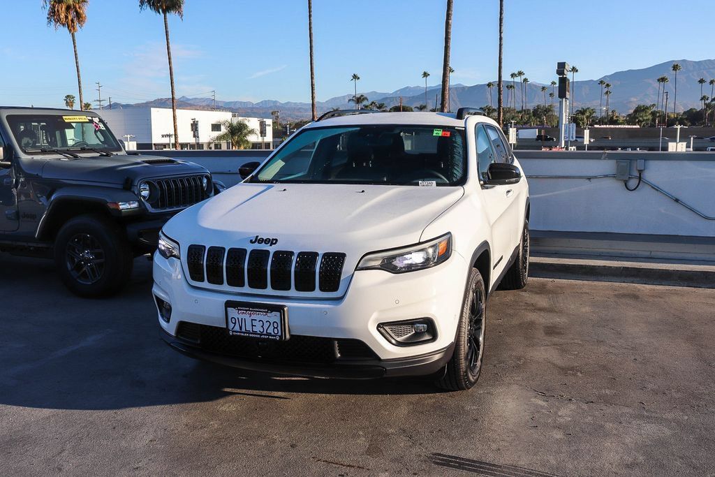 Used 2023 Jeep Cherokee Altitude Lux AWD/4WD image 4