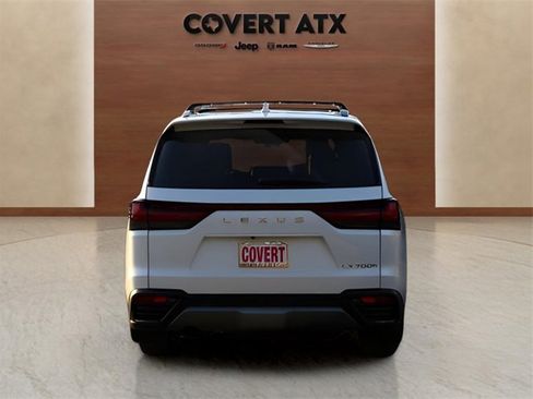 Used 2025 Lexus LX 700h Luxury image 4