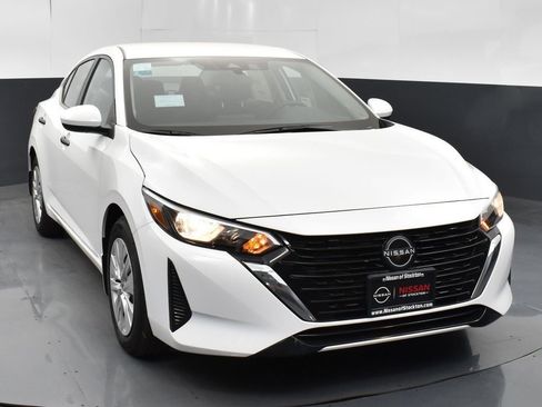 Used 2025 Nissan Sentra S image 2