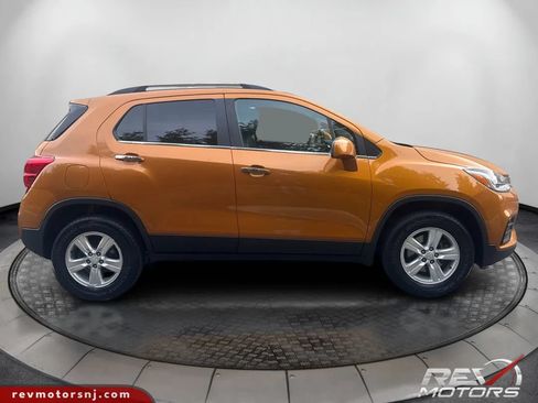 Used 2017 Chevrolet Trax LT w/ LT Convenience Package AWD/4WD image 6