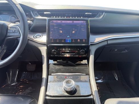 Used 2023 Jeep Grand Cherokee Limited w/ Black Appearance Package RWD image 15