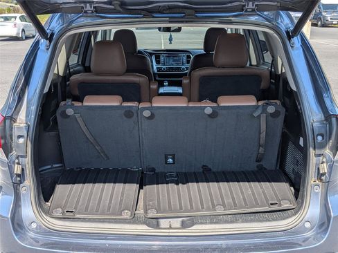Used 2018 Toyota Highlander Limited Platinum AWD/4WD image 34