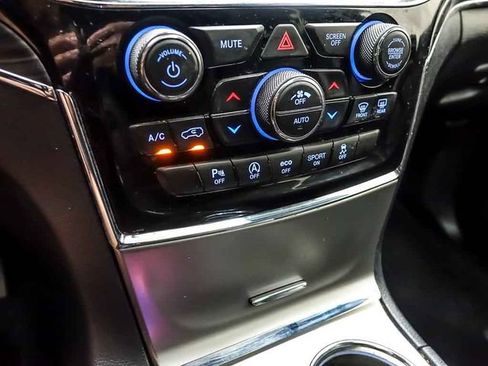 Used 2020 Jeep Grand Cherokee Limited AWD/4WD image 21