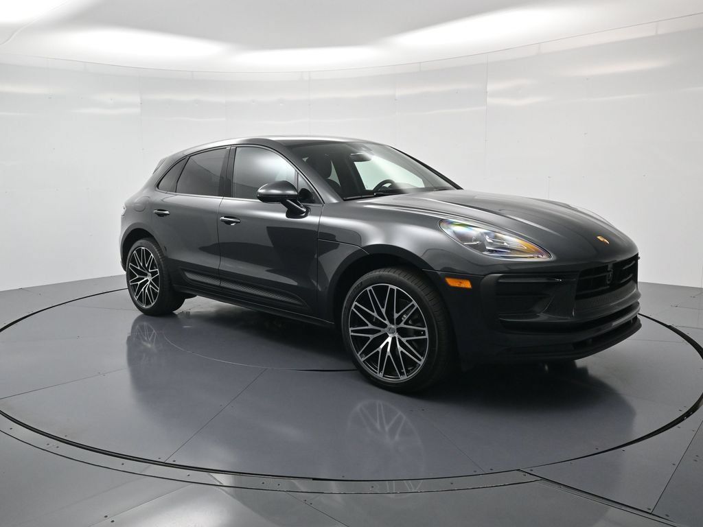 Certified 2026 Porsche Macan AWD/4WD image 32