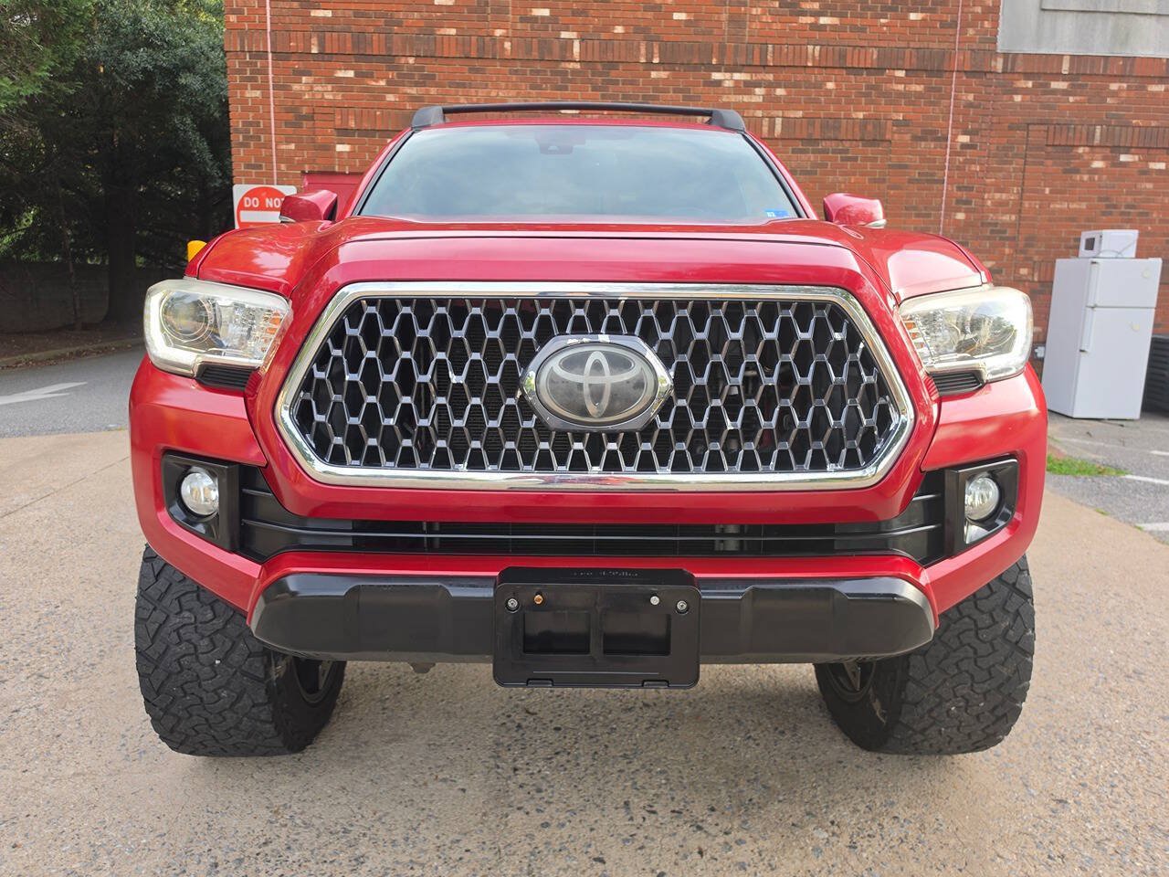 Used 2019 Toyota Tacoma TRD Off-Road AWD/4WD image 8