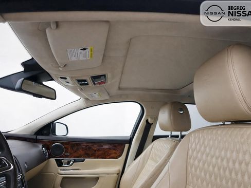 Used 2016 Jaguar XJ L Portfolio RWD image 12