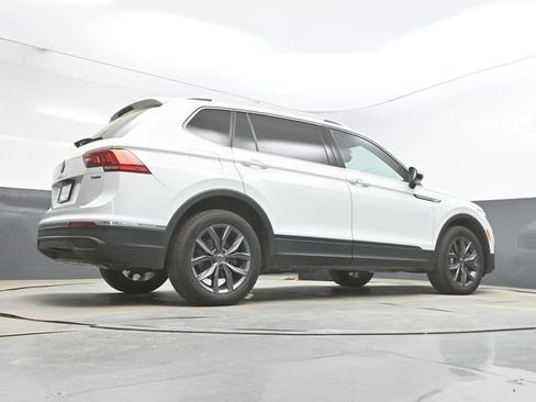 Used 2022 Volkswagen Tiguan SE AWD/4WD image 25