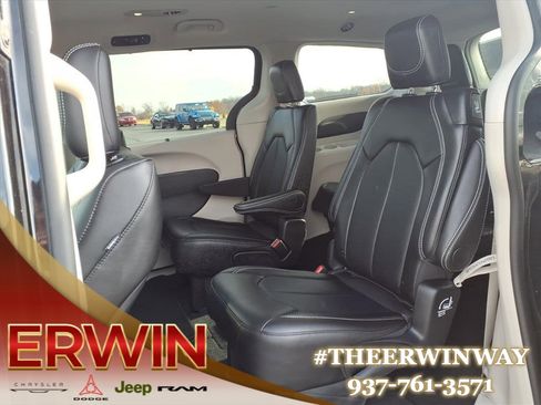 Used 2024 Chrysler Pacifica Touring-L FWD image 25