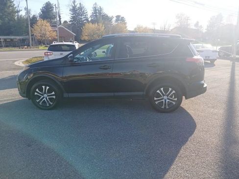 Used 2016 Toyota RAV4 LE FWD image 8