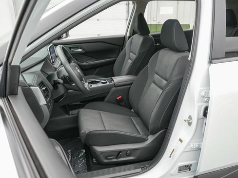 Used 2024 Nissan Rogue SV AWD/4WD image 11