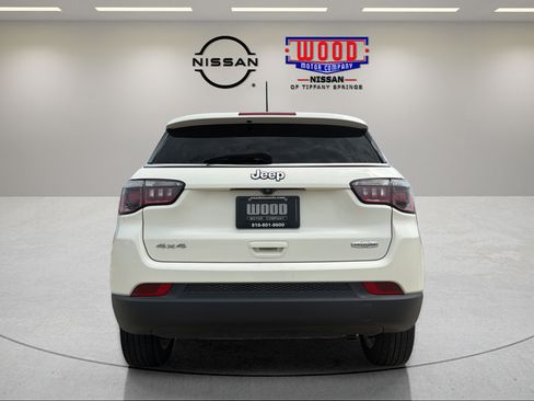 Used 2019 Jeep Compass Latitude w/ Cold Weather Group AWD/4WD image 3