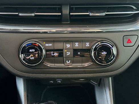 Used 2025 Buick Envista Preferred image 23