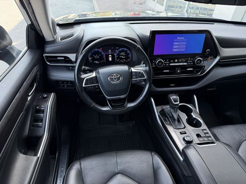 Used 2023 Toyota Highlander Limited AWD/4WD image 19