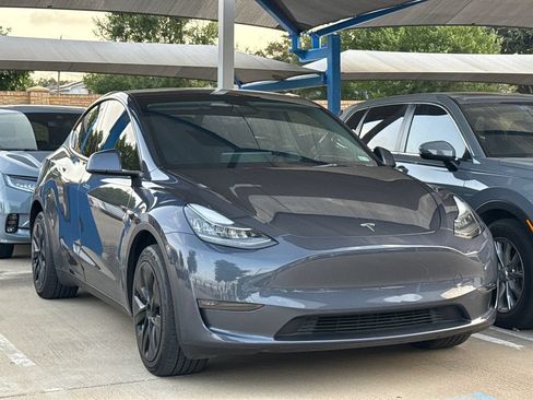 Used 2023 Tesla Model Y Long Range AWD/4WD image 3