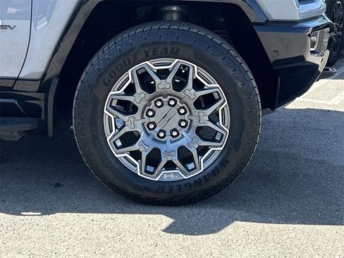 New 2025 GMC Hummer EV 3X image 36