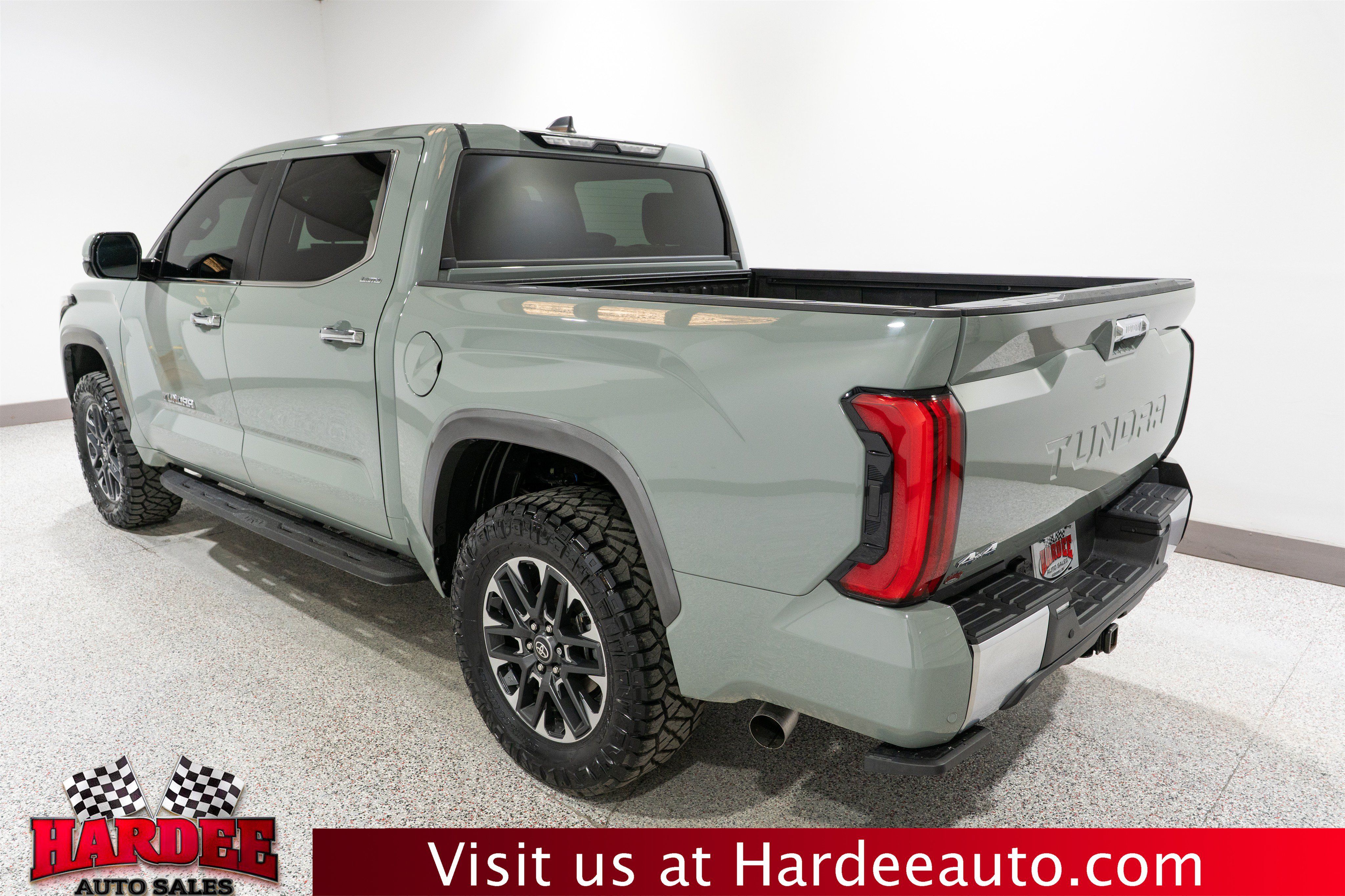Used 2025 Toyota Tundra Limited AWD/4WD image 3