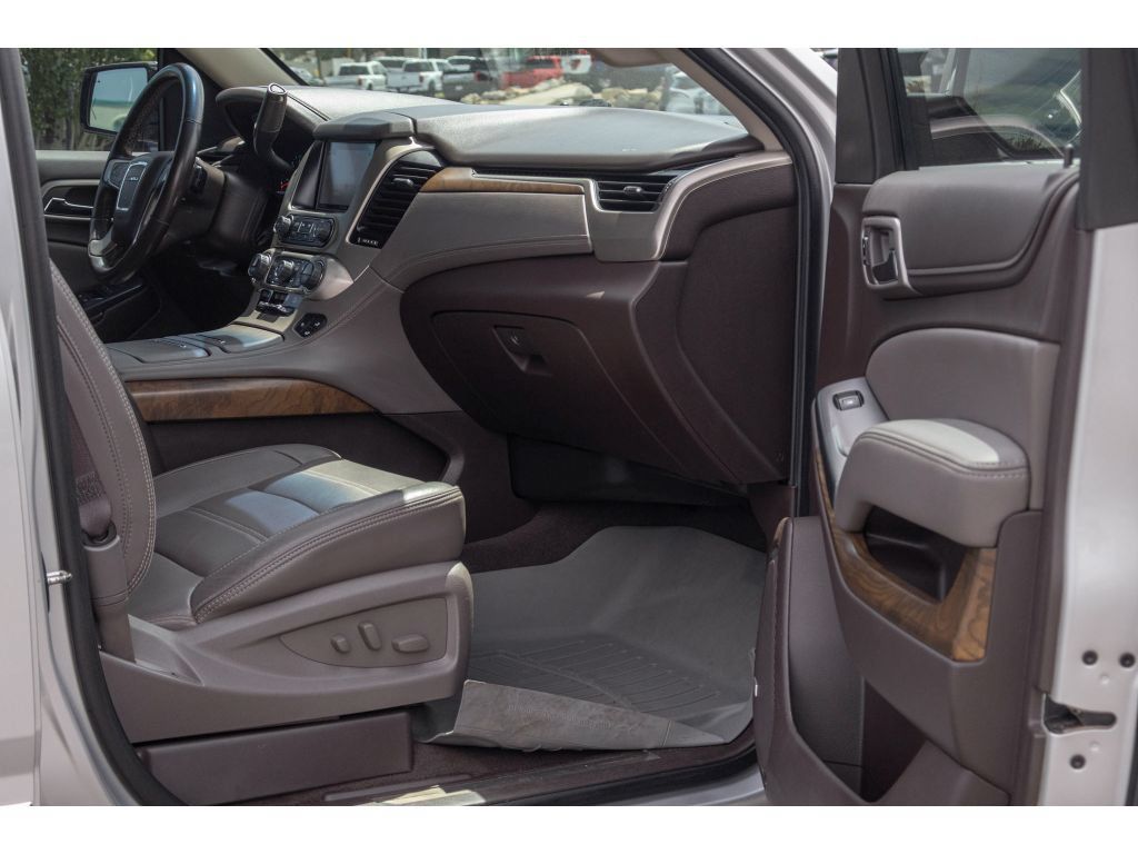 Used 2019 GMC Yukon Denali w/ Denali Ultimate Package AWD/4WD image 10