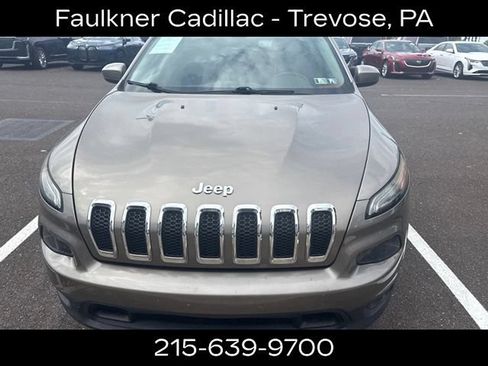 Used 2016 Jeep Cherokee Latitude w/ Cold Weather Group AWD/4WD image 9