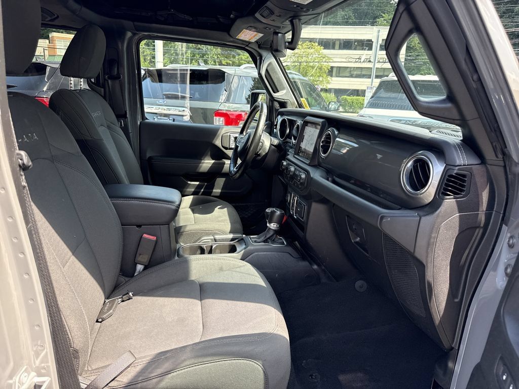 Used 2021 Jeep Wrangler Unlimited Sahara AWD/4WD image 28