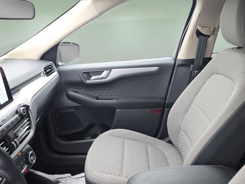 Used 2020 Ford Escape SE image 11