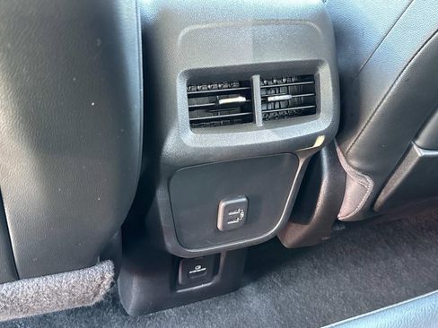 Used 2023 GMC Terrain SLT image 16