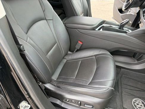 Used 2021 Buick Enclave Avenir w/ Avenir Technology Package FWD image 2