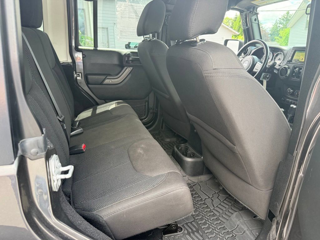 Used 2017 Jeep Wrangler Unlimited Sport AWD/4WD image 31