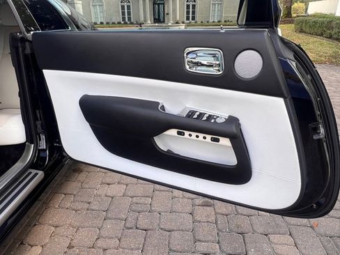 Used 2019 Rolls-Royce Wraith image 18