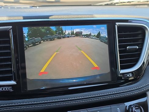 Used 2023 Chrysler Pacifica Limited FWD image 30