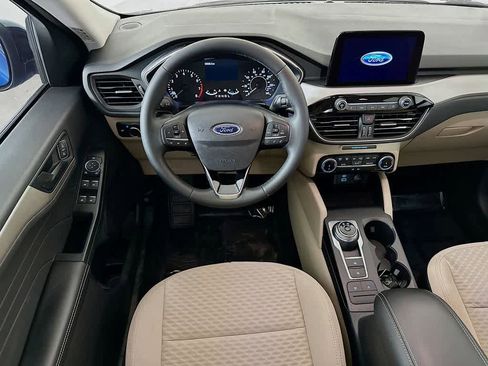 Certified 2022 Ford Escape SE w/ SE Sport Appearance Package image 10