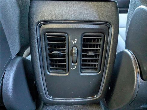 Used 2019 Dodge Durango SXT image 17