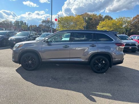Used 2019 Toyota Highlander SE image 4