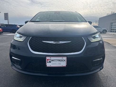 Used 2024 Chrysler Pacifica Limited image 4