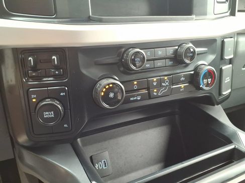 Certified 2024 Ford F350 XLT w/ 360-Degree Camera Package AWD/4WD image 27