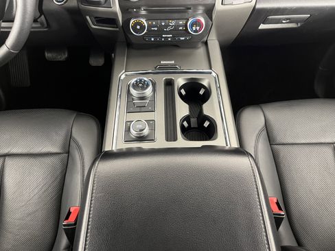 Used 2018 Ford Expedition XLT w/ Equipment Group 201A AWD/4WD image 16
