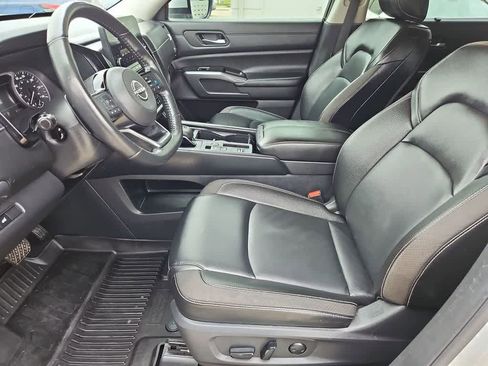 Used 2023 Nissan Pathfinder SL FWD image 17