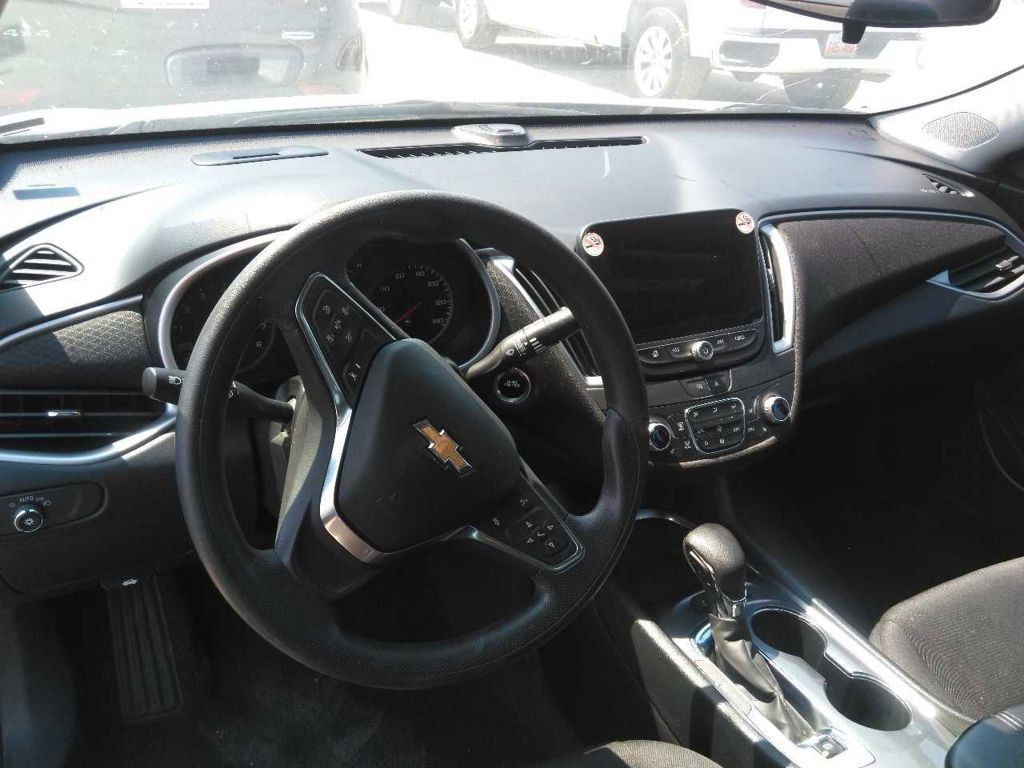 Used 2025 Chevrolet Malibu LT FWD image 10