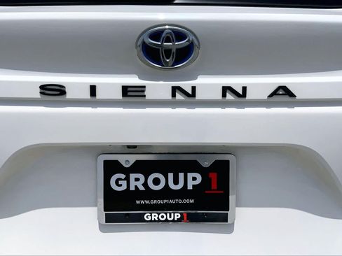 Used 2023 Toyota Sienna LE FWD image 10
