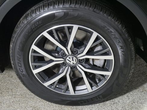 Used 2018 Volkswagen Tiguan SE image 15