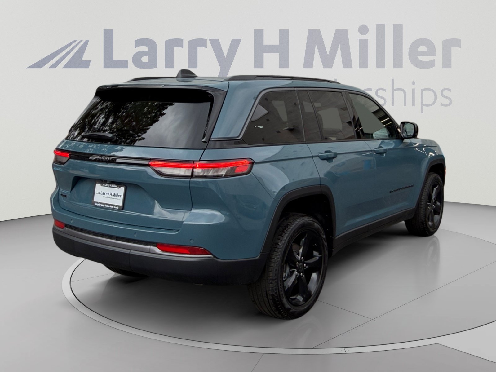 New 2027 Jeep Grand Cherokee Limited w/ Limited Altitude Package AWD/4WD image 5