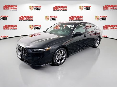 Used 2023 Honda Accord EX image 13