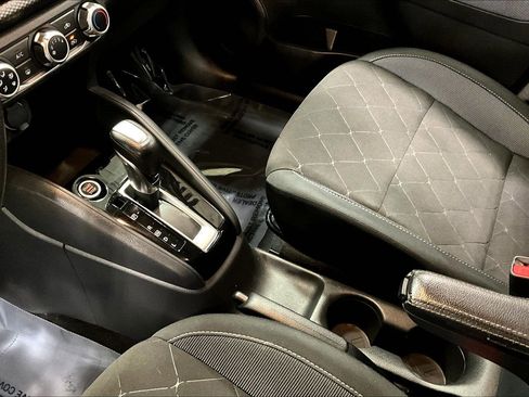 Used 2020 Nissan Kicks S image 19