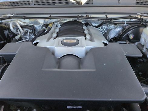 Used 2017 Cadillac Escalade Luxury image 38