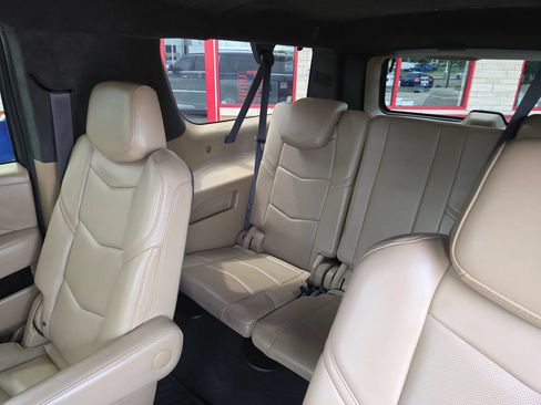 Used 2019 Cadillac Escalade ESV Platinum RWD image 14