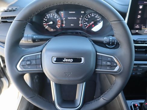New 2026 Jeep Compass Latitude image 3