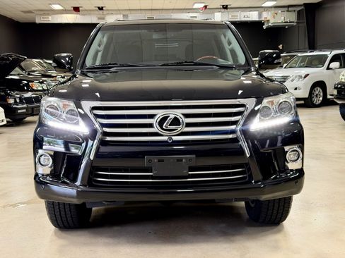 Used 2015 Lexus LX 570 4WD w/ Luxury Package image 3