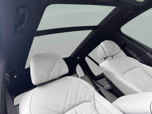 New 2026 BMW X5 xDrive50e w/ M Sport Package image 28